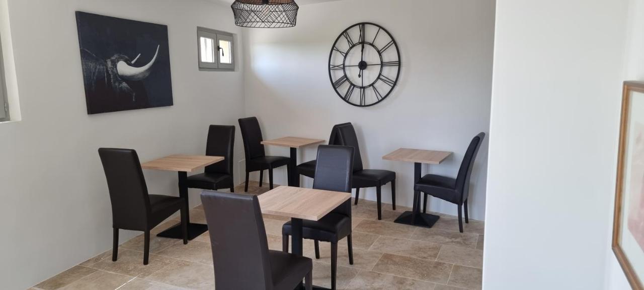 Le Petit Eden Bed & Breakfast Saint Quentin la Poterie Bagian luar foto