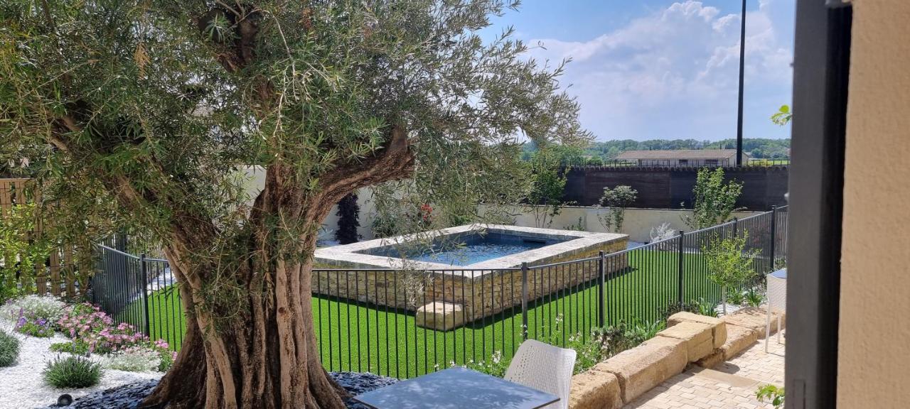 Le Petit Eden Bed & Breakfast Saint Quentin la Poterie Bagian luar foto