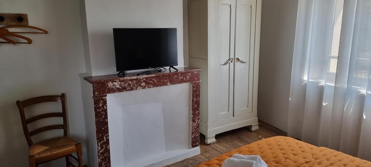 Le Petit Eden Bed & Breakfast Saint Quentin la Poterie Bagian luar foto