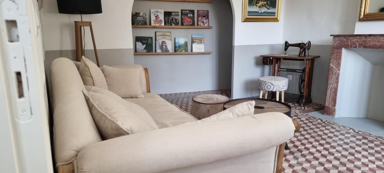 Le Petit Eden Bed & Breakfast Saint Quentin la Poterie Bagian luar foto